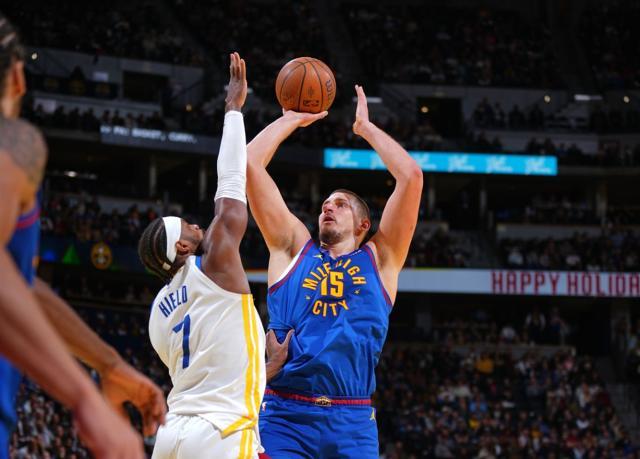 开云数字工具-完全体掘金秀肌肉扎心库里！冠军级防守回来了