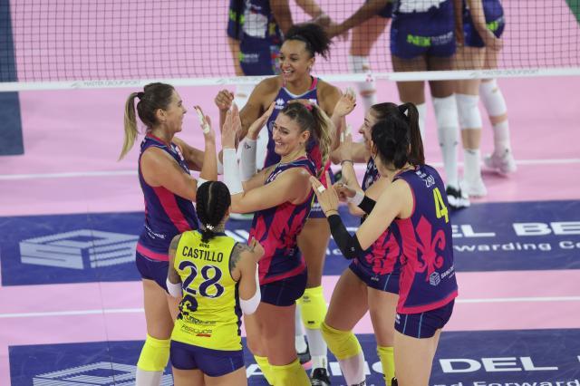 开云APP下载-朱婷激活进攻端 斯坎迪奇轻取弱旅迎新年开门红